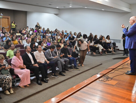 Lançamento da Linha de Cuidados para a atenção à Saúde da Pessoa Idosa Vitória lança estratégia inédita com a Linha de Cuidados para a Atenção à Saúde da Pessoa Idosa
