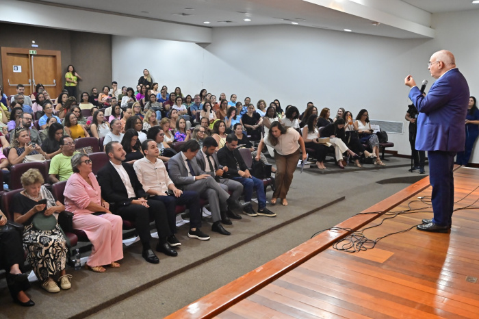 Lançamento da Linha de Cuidados para a atenção à Saúde da Pessoa Idosa Vitória lança estratégia inédita com a Linha de Cuidados para a Atenção à Saúde da Pessoa Idosa