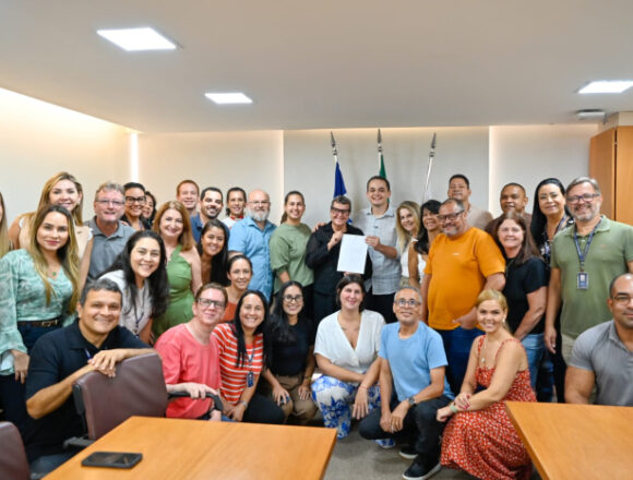 Assinatura do Contato para ampliação da oferta de próteses dentárias. Reforço na Saúde: Vitoria amplia oferta de consultas para próteses dentárias