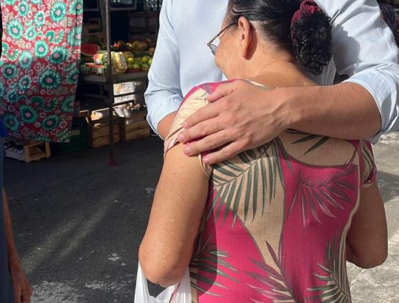 Pazolini é recebido com entusiasmo nas feiras de Alto Laje e Cariacica Sede