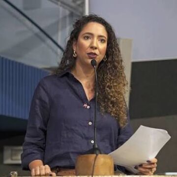 PHOTO-2026-05-06-19-37-14 Justiça determina que vereadora Karla Coser apague vídeo com Fake News sobre doações de alimentos
