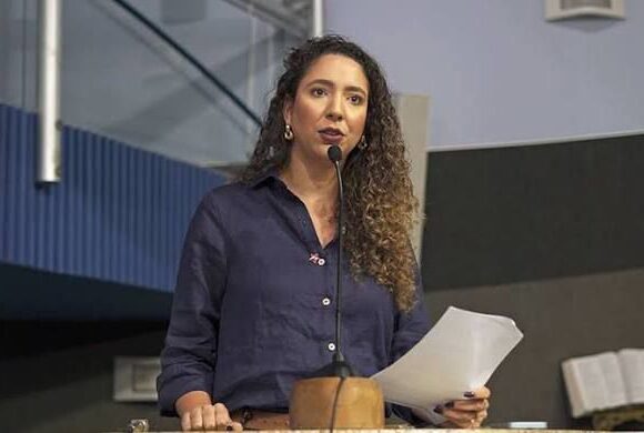 Justiça determina que vereadora Karla Coser apague vídeo com Fake News sobre doações de alimentos