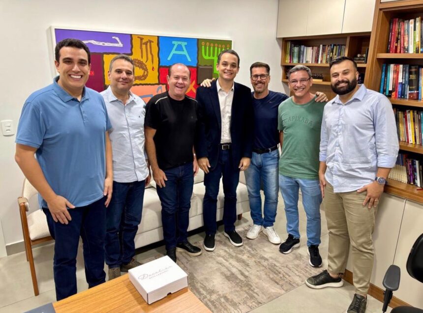 Lorenzo Pazolini e Erick Musso participam de culto em celebração ao aniversário do pastor Pedro Noia em Vila Velha