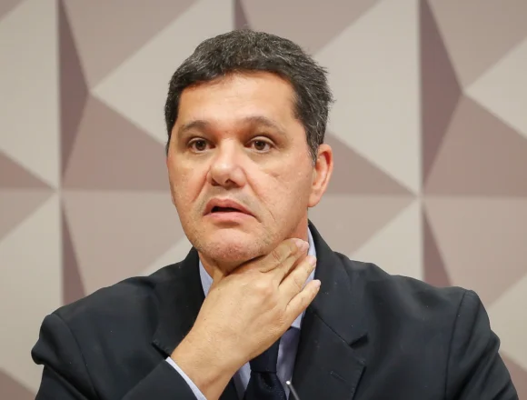 Reportagem da Veja revela ligação empresarial de Ricardo Ferraço com empresa que financiou a Apex