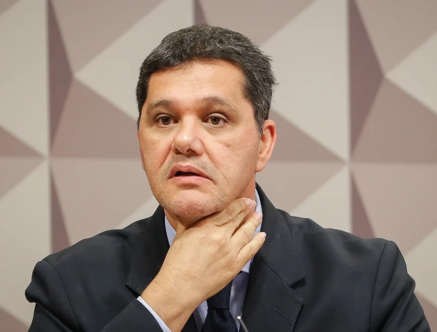 Reportagem da Veja revela ligação empresarial de Ricardo Ferraço com empresa que financiou a Apex